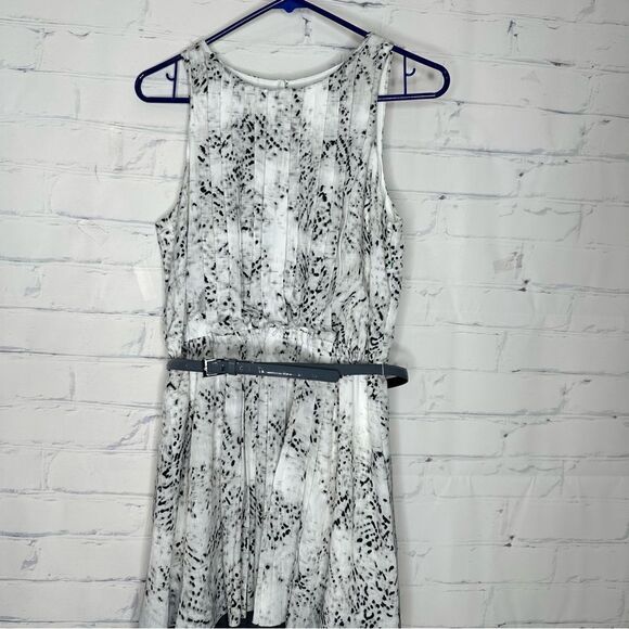 Jessica Simpson medium white & gray dress with belt - Picture 1 of 9